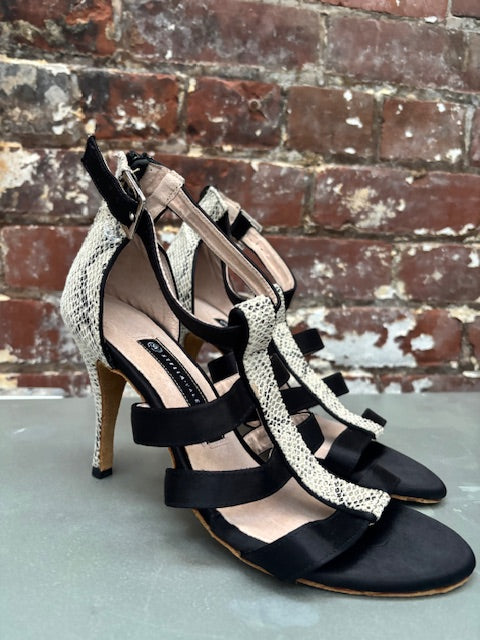 Second Hand Women's Stella Valentina Shoes SIZE 9