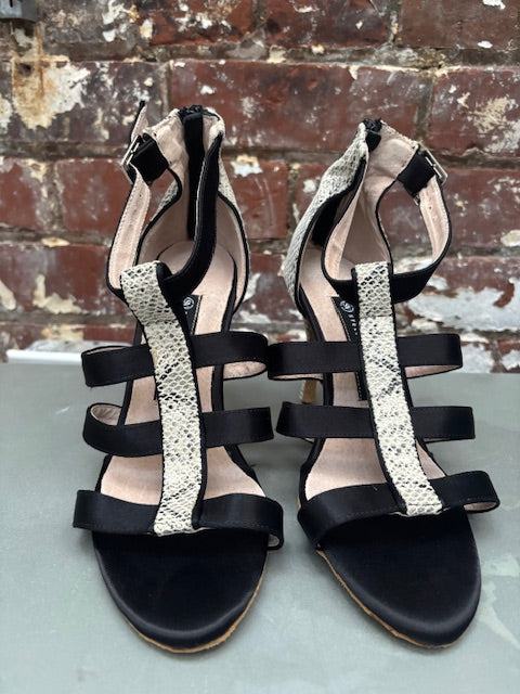 Second Hand Women's Stella Valentina Shoes SIZE 9