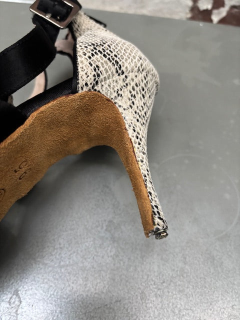 Second Hand Women's Stella Valentina Shoes SIZE 9.5